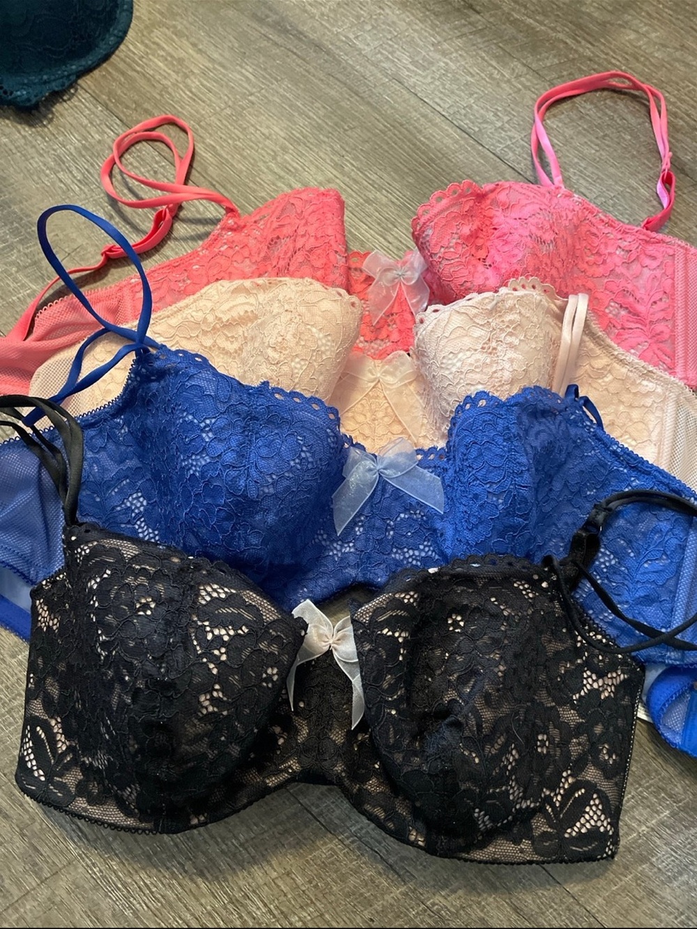 B’Tempted by Wacoal Cia Bella Lace Balconette Bras (4-Size 34D)